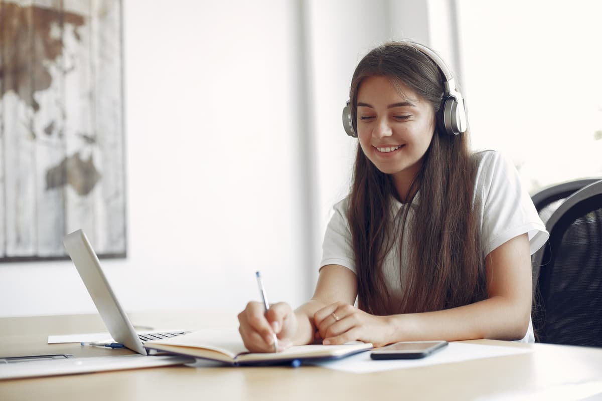 Online MBA in Human Resource Management: AI vs. The Human Touch